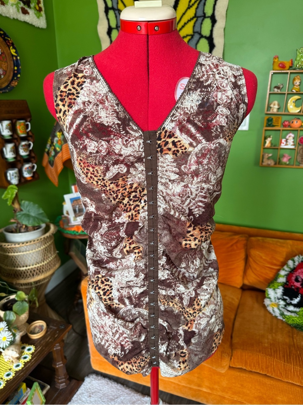 Sleeveless Animal Print Hook-and-Eye Top in Brown and Tan